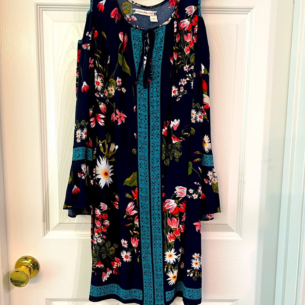 Beautiful floral cold shoulder dress perfect for spring and summer!